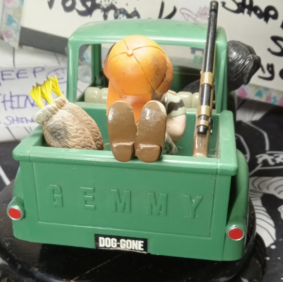 GEMMY DOGGONE TRUCK WITH FRIENDS NO SOUND AS IS - Picture 3 of 3